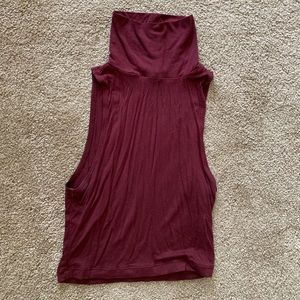 Burgundy turtle neck crop
